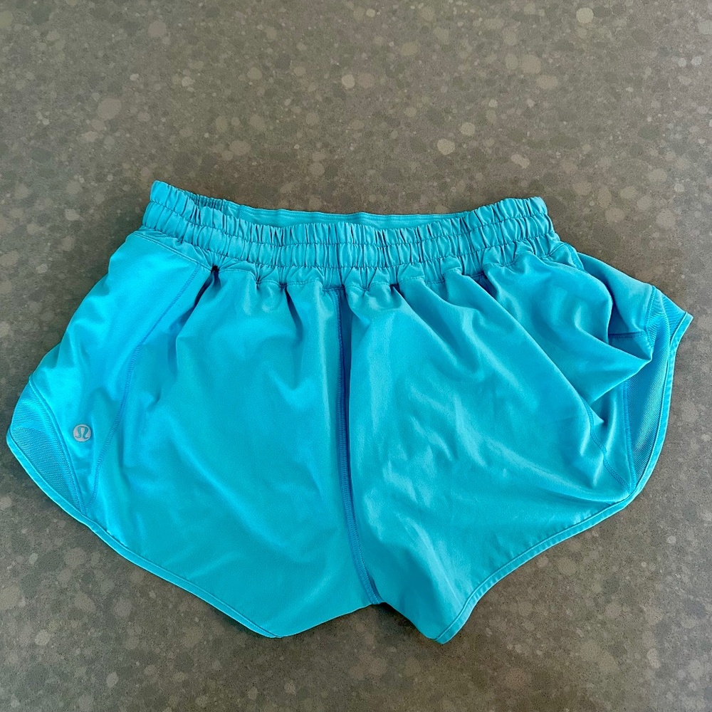 Lululemon Hotty Hot Low-Rise Lined Short 2.5" - Size 8 - Electric Turquoise